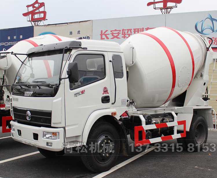 小型水泥攪拌車(chē)